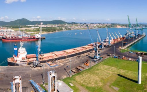 Porto de Imbituba supera 6 milhões de toneladas em 9 meses