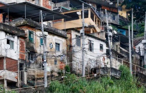 19,1% da população de favelas vivem em vias que não passam carros