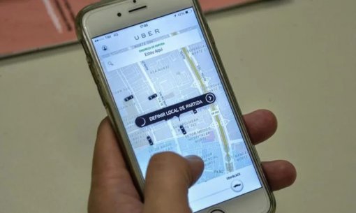 Uber e 99 ficam 65% mais caros em 12 meses