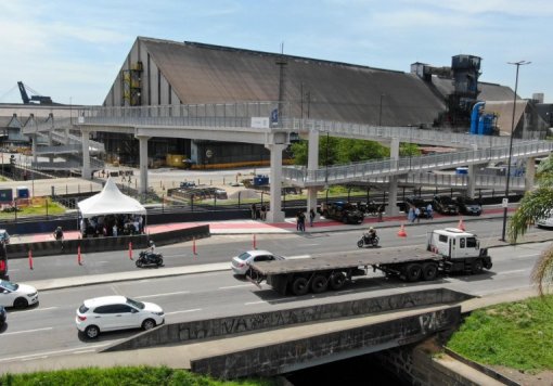 Porto de Santos ganha mais uma passarela de pedestres