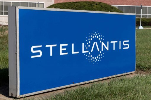 Stellantis revê estratégia de EVs diante de demanda fraca