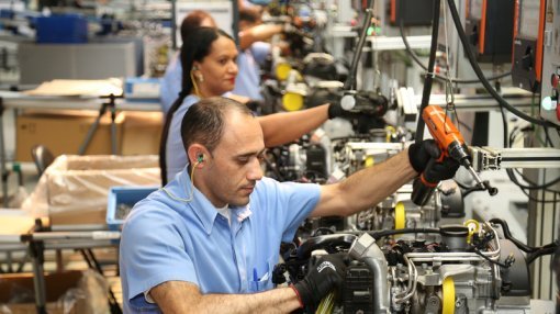 Escala 6x1 atinge 33,2% dos empregos no Brasil, aponta estudo