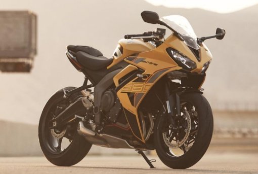 Triumph lança a Daytona 660 2026 com foco esportivo