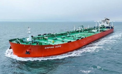 China inicia operação de navio superpetroleiro da nova geração