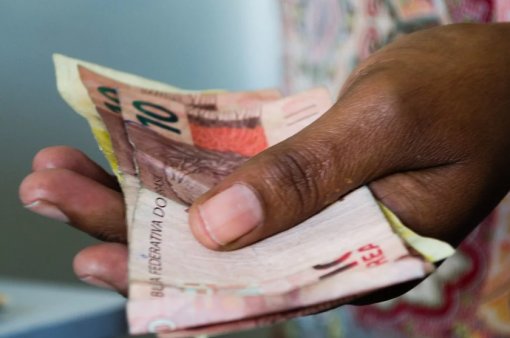 Quaest: Quase 30% dos brasileiros dizem ter muitas dívidas