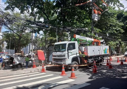 Salvador passa a exigir retirada de fios irregulares