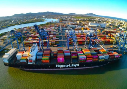Porto atinge marca inédita de movimentação de contêineres em SC