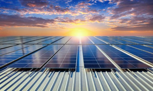 Energia solar supera R$ 300 bilhões em investimentos no Brasil
