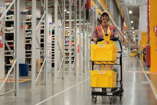 Amazon acelera no Brasil e chega a 300 centros logísticos