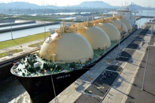 Travessias de navios Neopanamax dobra no Canal do Panamá