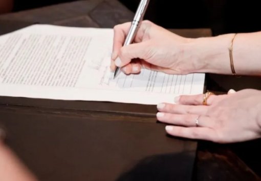 Brasil lidera adoção de IA na gestão de contratos