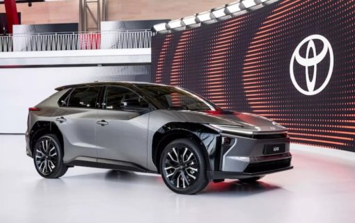 Toyota bZ4X é o primeiro carro elétrico da marca no Brasil