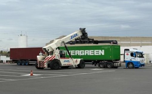 Ever Express utiliza bitrens para operações com contêineres