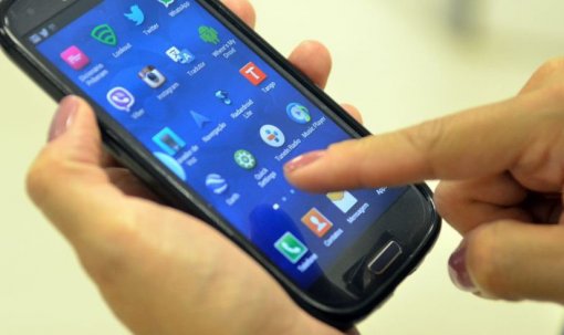 IBGE: 10,2% da população do Brasil ainda não tem celular