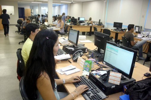 Cai diferença entre homens e mulheres no acesso ao emprego formal