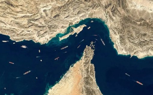 Tráfego de navios no Estreito de Ormuz atinge menor nível