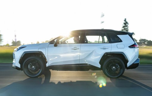 Toyota RAV4 ganha versão híbrida PHEV de 329 cv de potência