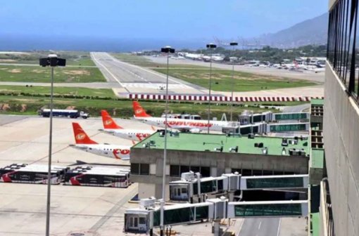 Aeroporto de Caracas é reaberto aos passageiros