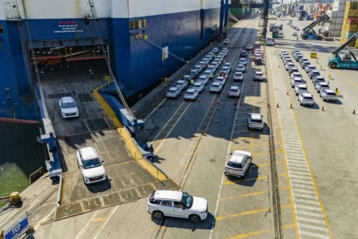 Porto de Paranaguá dispara em importações de carros