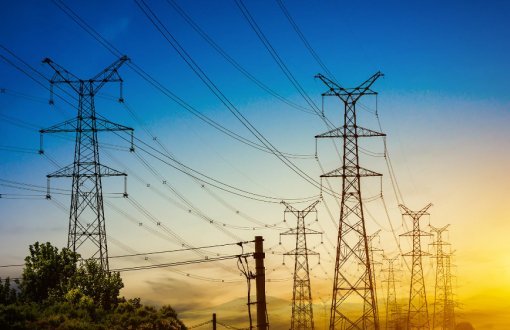 Aneel: conta de luz voltará à bandeira verde em outubro