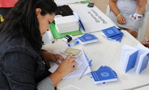 Taxa de desemprego cai para 5,3%, a menor para o trimestre