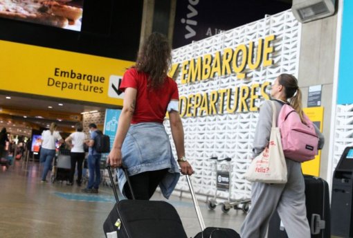 Iata: demanda global por passageiros cai 0,8% em agosto